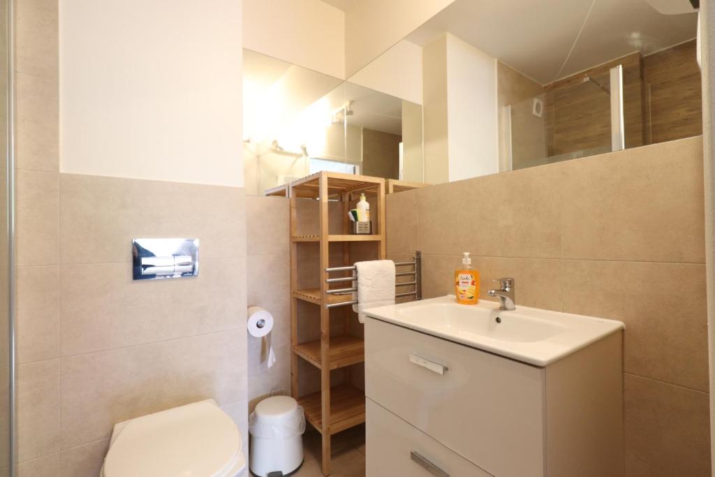 Wood Creek Apartments interior 2